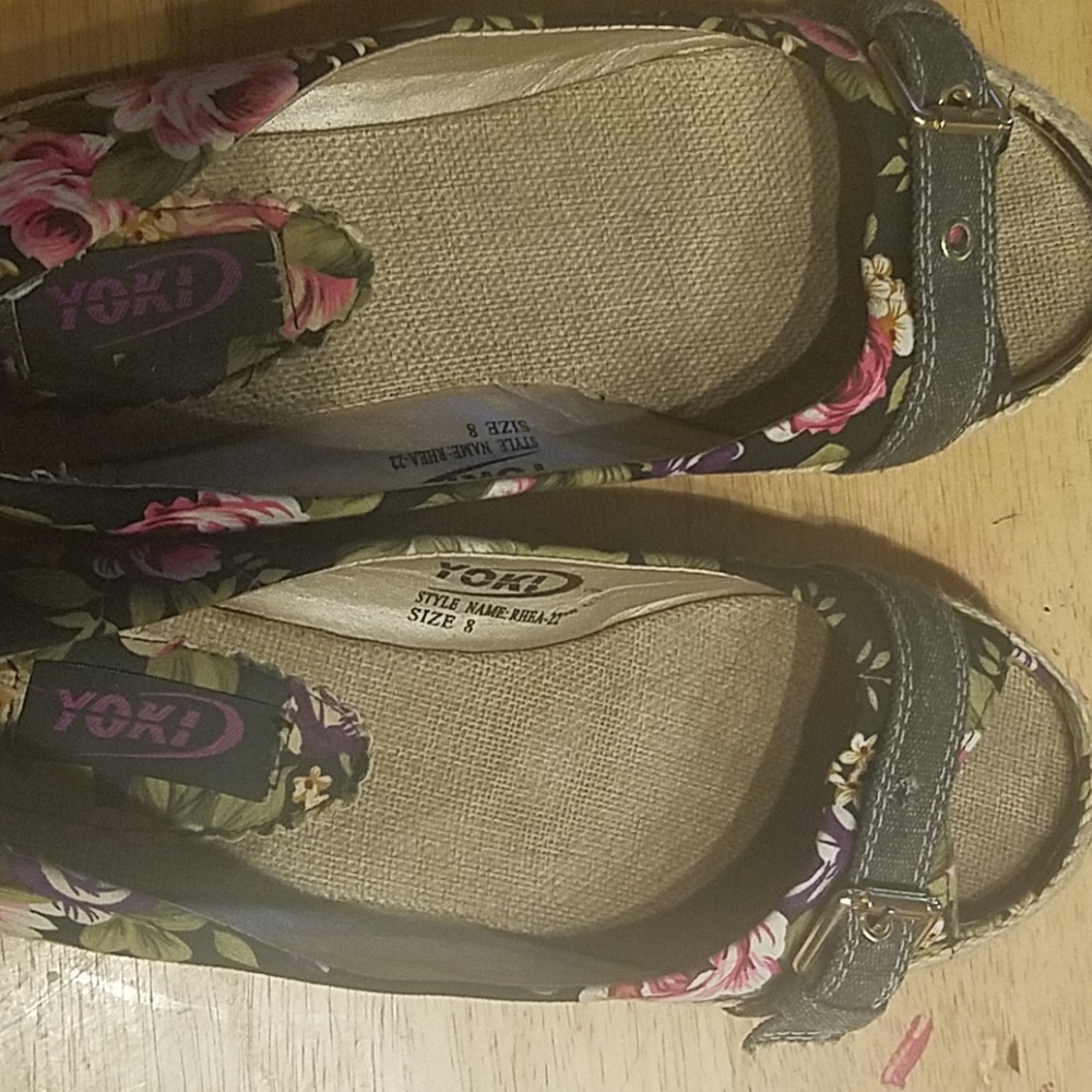 Floral sandals